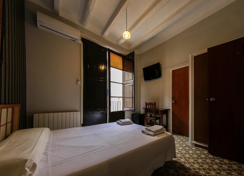 Hostal Santa Teresa Reus Eksteriør billede