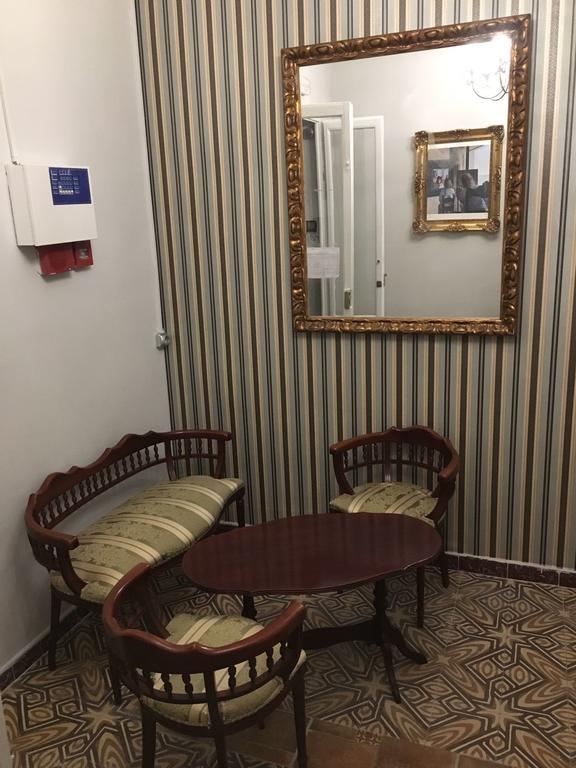 Hostal Santa Teresa Reus Eksteriør billede