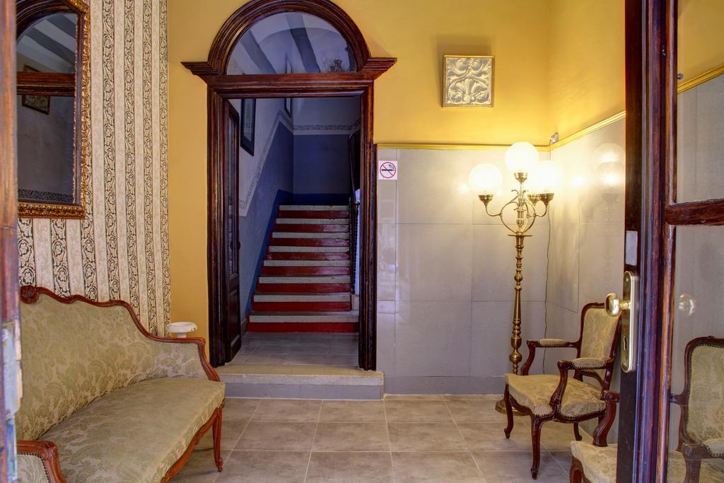 Hostal Santa Teresa Reus Eksteriør billede