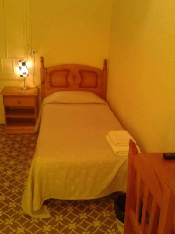 Hostal Santa Teresa Reus Eksteriør billede