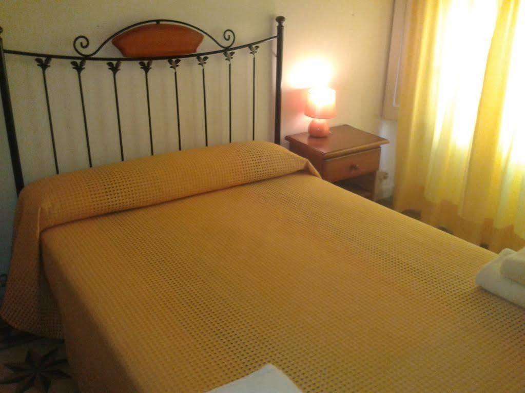 Hostal Santa Teresa Reus Eksteriør billede