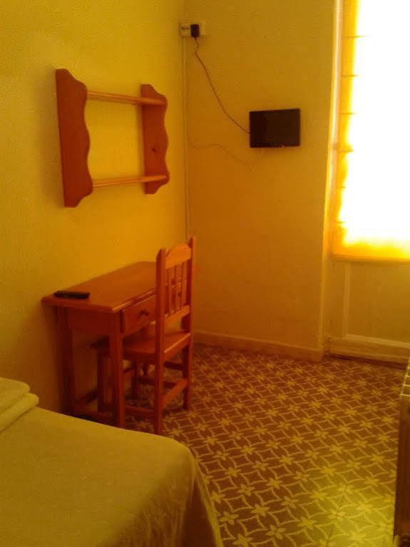Hostal Santa Teresa Reus Eksteriør billede