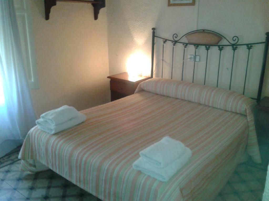 Hostal Santa Teresa Reus Eksteriør billede