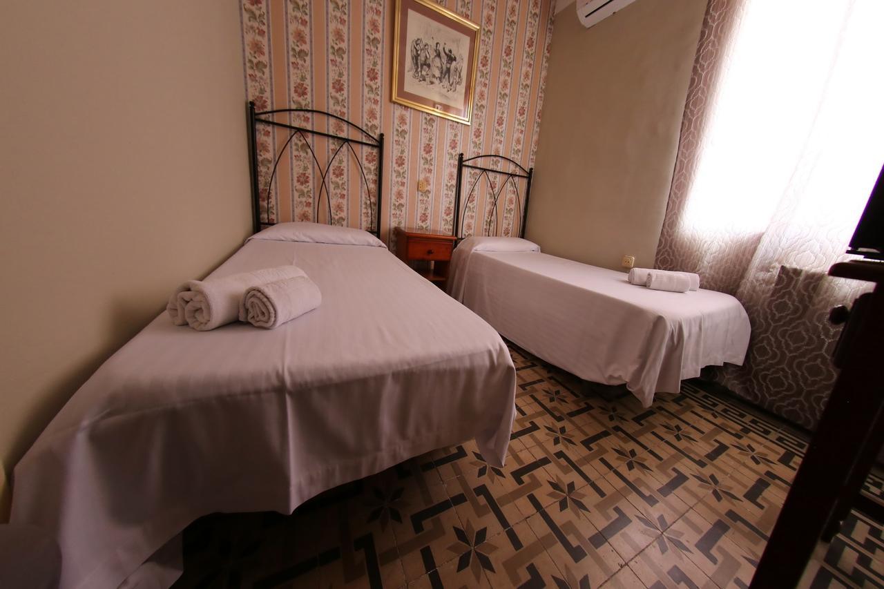 Hostal Santa Teresa Reus Eksteriør billede