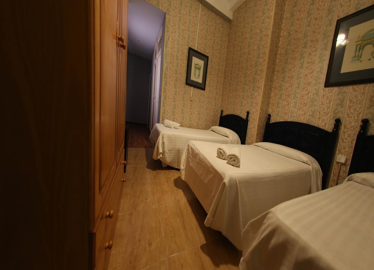 Hostal Santa Teresa Reus Eksteriør billede
